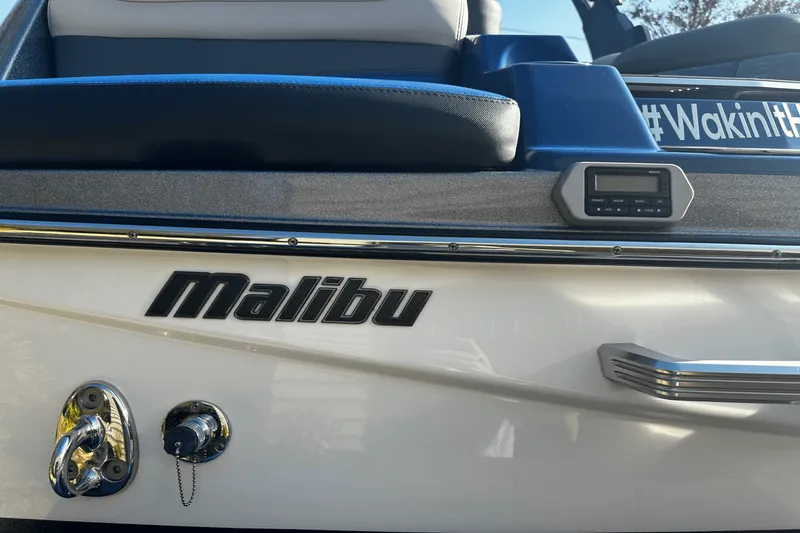 Slide: The Image of Malibu M235 2017 - 41