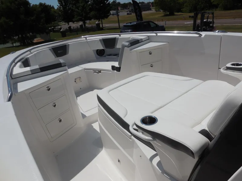 Slide: The Image of Robalo R360 Center Console 2023 - 10