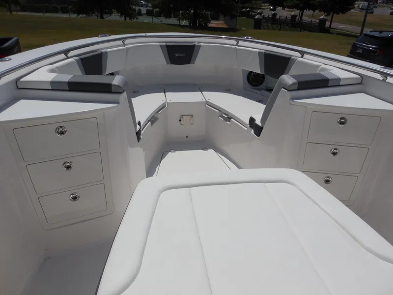 Slide: The Image of Robalo R360 Center Console 2023 - 11