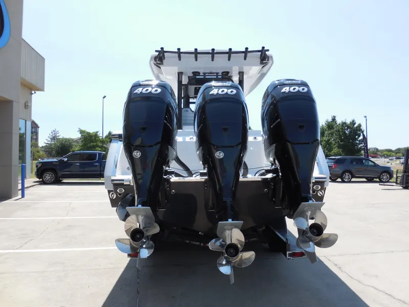 Slide: The Image of Robalo R360 Center Console 2023 - 4