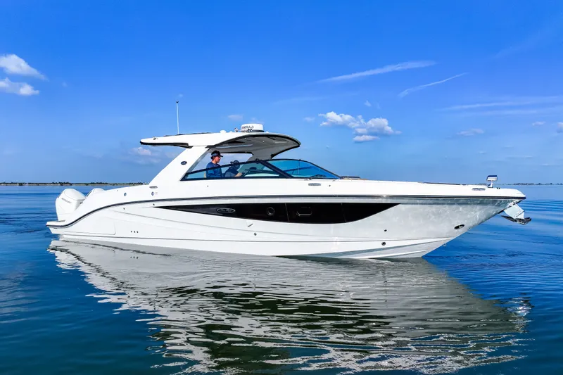 Slide: The Image of Sea Ray SLX 400 Outboard 2025 - 1