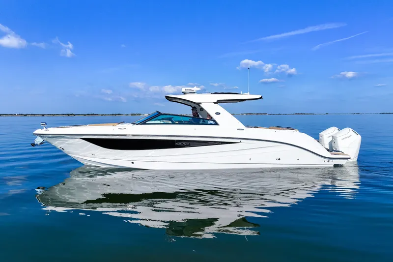 Slide: The Image of Sea Ray SLX 400 Outboard 2025 - 12