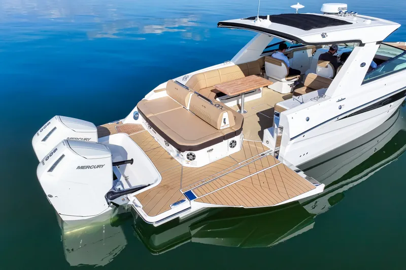 Slide: The Image of Sea Ray SLX 400 Outboard 2025 - 14