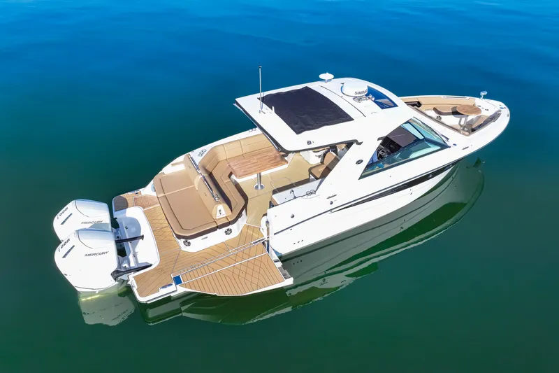 Slide: The Image of Sea Ray SLX 400 Outboard 2025 - 15