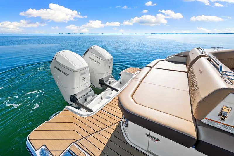 Slide: The Image of Sea Ray SLX 400 Outboard 2025 - 24