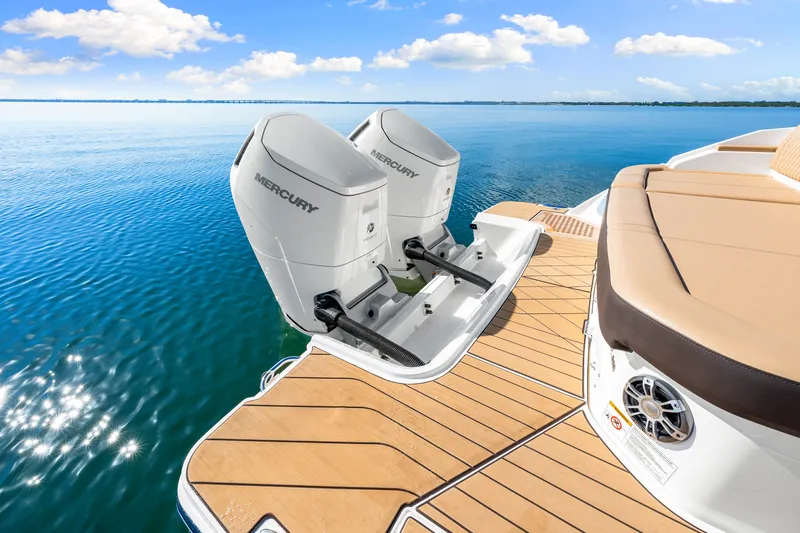Slide: The Image of Sea Ray SLX 400 Outboard 2025 - 25