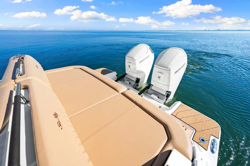 Slide: The Image of Sea Ray SLX 400 Outboard 2025 - 26