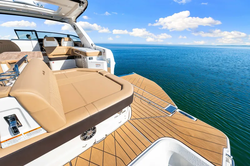 Slide: The Image of Sea Ray SLX 400 Outboard 2025 - 28