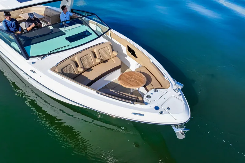 Slide: The Image of Sea Ray SLX 400 Outboard 2025 - 3