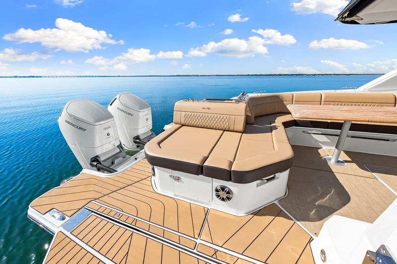 Slide: The Image of Sea Ray SLX 400 Outboard 2025 - 30