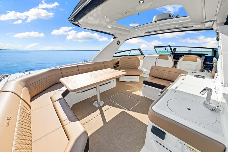 Slide: The Image of Sea Ray SLX 400 Outboard 2025 - 34