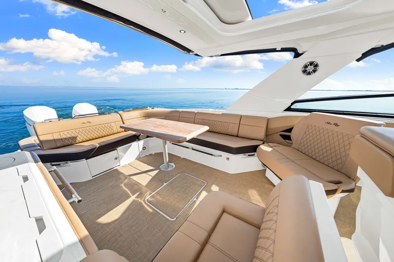 Slide: The Image of Sea Ray SLX 400 Outboard 2025 - 35