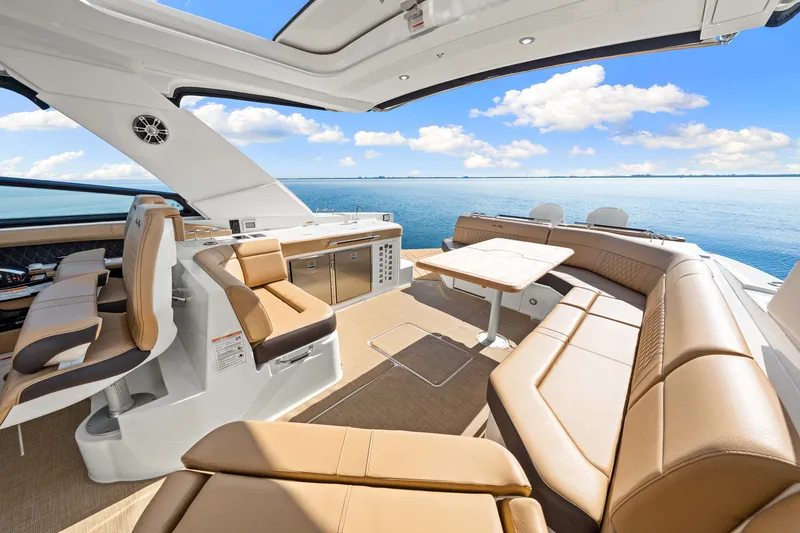 Slide: The Image of Sea Ray SLX 400 Outboard 2025 - 36