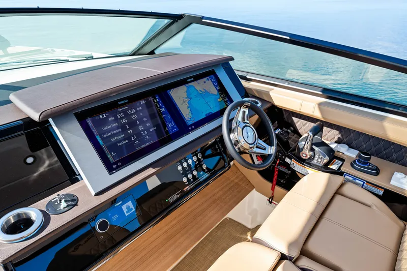 Slide: The Image of Sea Ray SLX 400 Outboard 2025 - 41