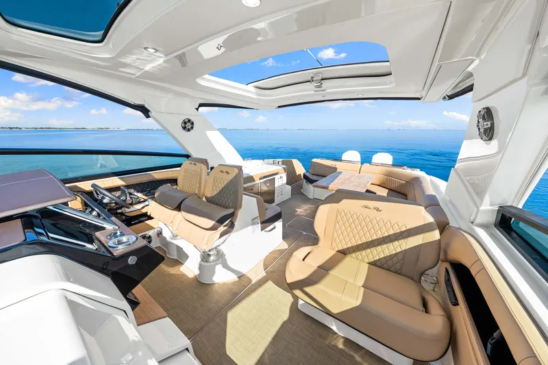 Slide: The Image of Sea Ray SLX 400 Outboard 2025 - 42