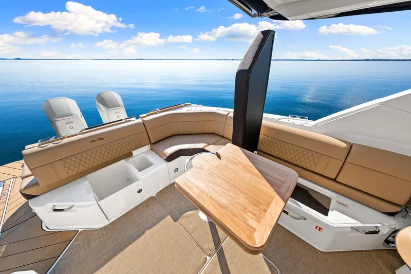 Slide: The Image of Sea Ray SLX 400 Outboard 2025 - 43