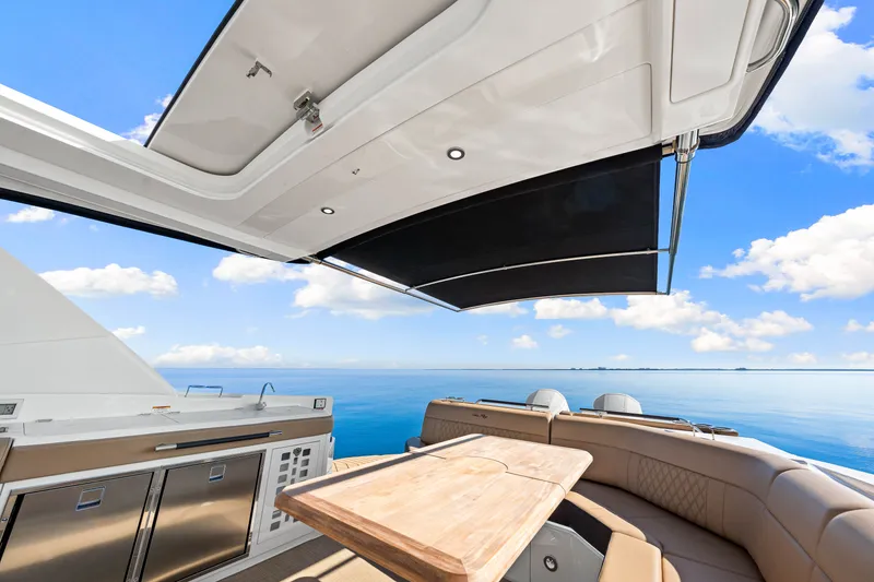 Slide: The Image of Sea Ray SLX 400 Outboard 2025 - 44