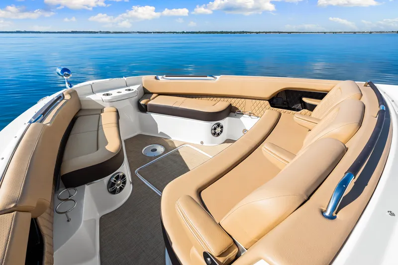 Slide: The Image of Sea Ray SLX 400 Outboard 2025 - 46