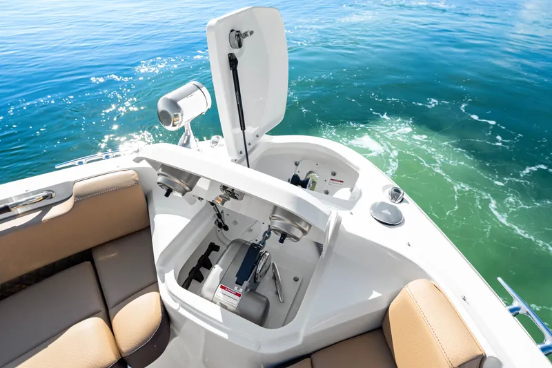 Slide: The Image of Sea Ray SLX 400 Outboard 2025 - 50