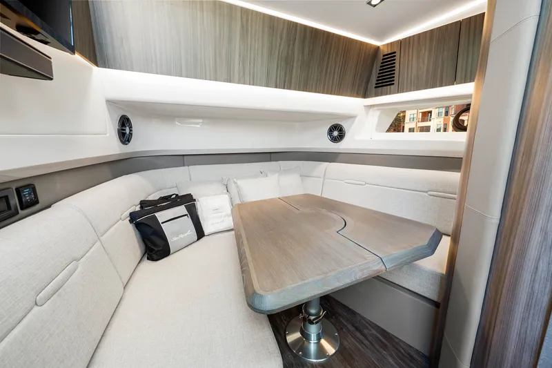 Slide: The Image of Sea Ray SLX 400 Outboard 2025 - 54