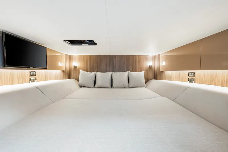 Slide: The Image of Sea Ray SLX 400 Outboard 2025 - 55