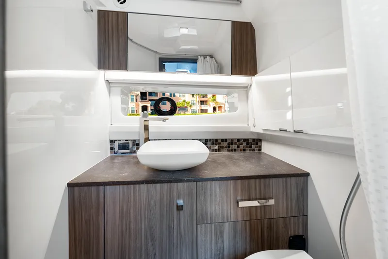 Slide: The Image of Sea Ray SLX 400 Outboard 2025 - 56