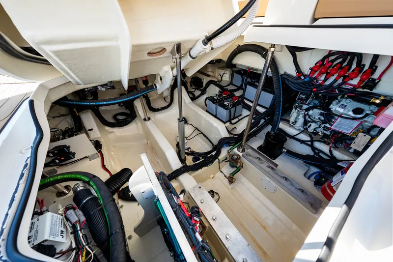 Slide: The Image of Sea Ray SLX 400 Outboard 2025 - 57