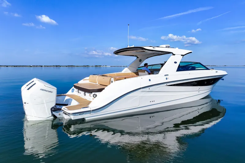 Slide: The Image of Sea Ray SLX 400 Outboard 2025 - 6