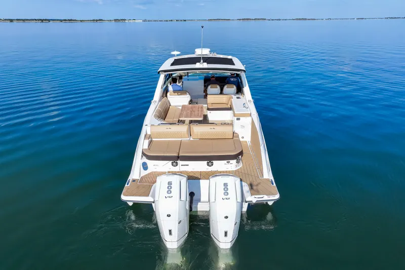 Slide: The Image of Sea Ray SLX 400 Outboard 2025 - 8