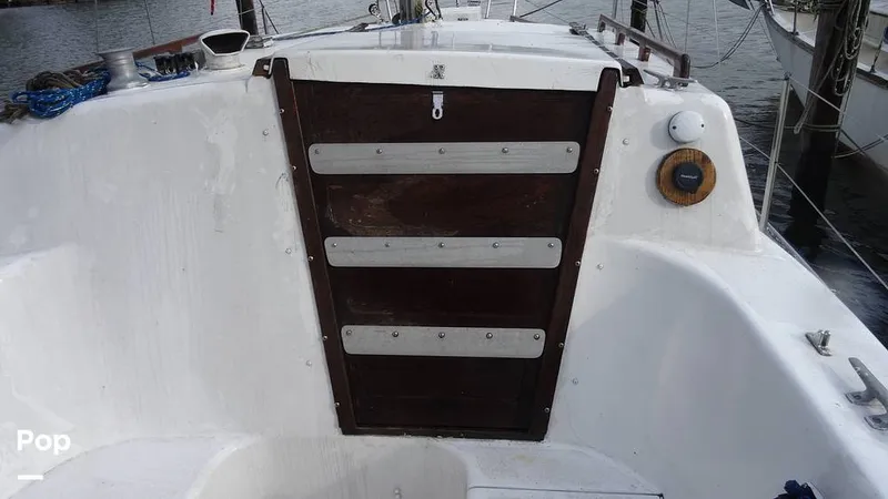 Slide: The Image of Forward cabin door - 8400585