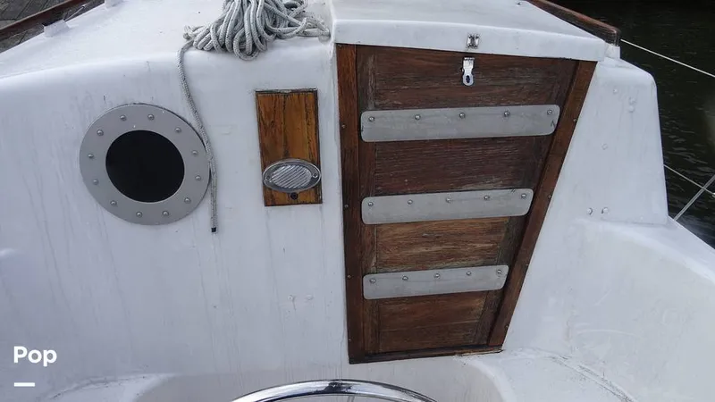 Slide: The Image of Aft cabin door - 8400586