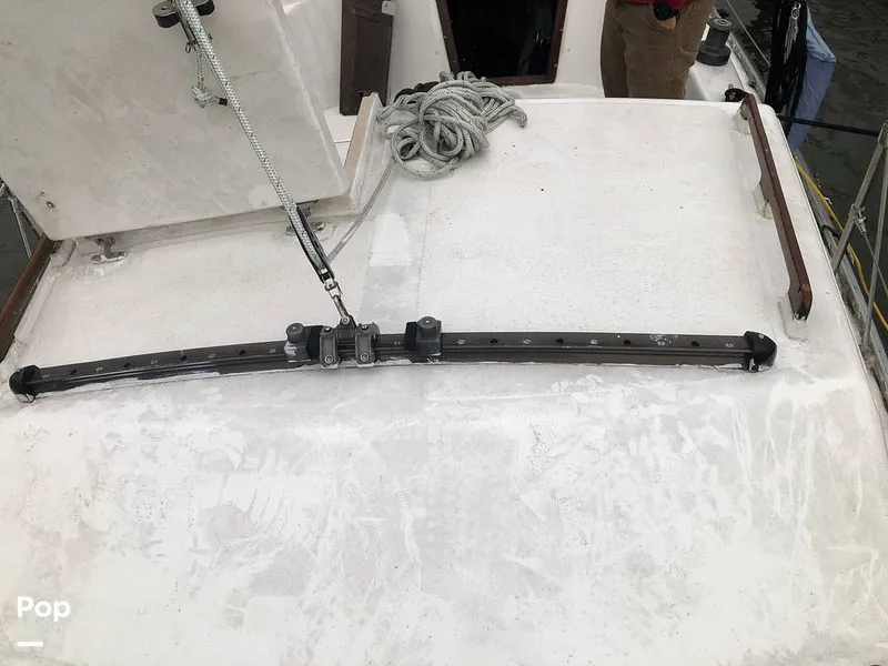 Slide: The Image of Main Sail traveller on aft cabin roof - 8400599