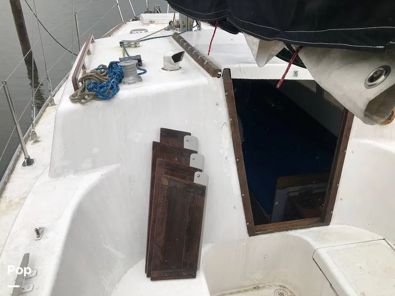 Slide: The Image of Hatch panels aft - 8400605