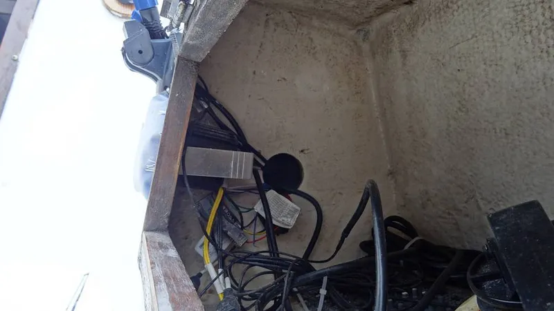 Slide: The Image of Cockpit Stowage Stb - 8400508