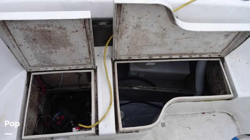 Slide: The Image of Port cockpit storage - 8400529