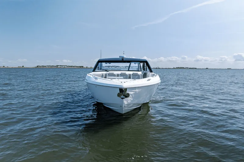 Slide: The Image of Cruisers 50 GLS Outboard 2025 - 11