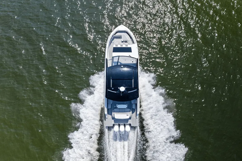 Slide: The Image of Cruisers 50 GLS Outboard 2025 - 16