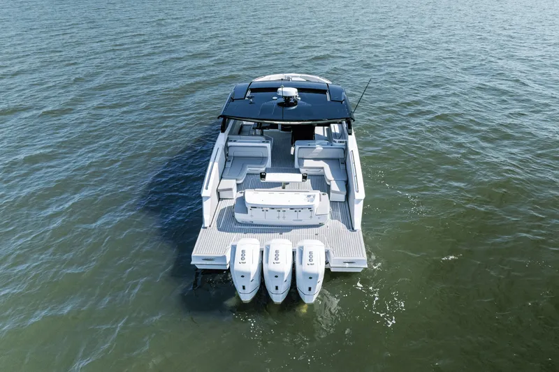 Slide: The Image of Cruisers 50 GLS Outboard 2025 - 3