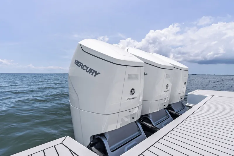 Slide: The Image of Cruisers 50 GLS Outboard 2025 - 32