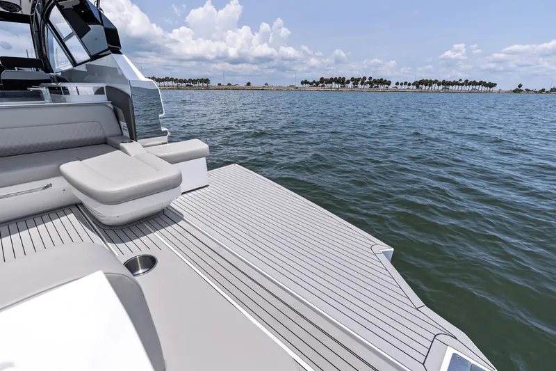Slide: The Image of Cruisers 50 GLS Outboard 2025 - 37