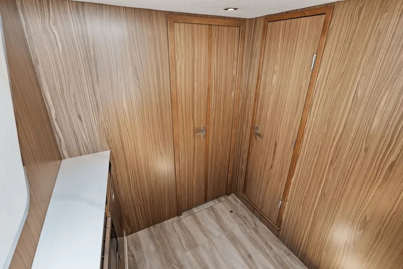 Slide: The Image of Cruisers 50 GLS Outboard 2025 - 46