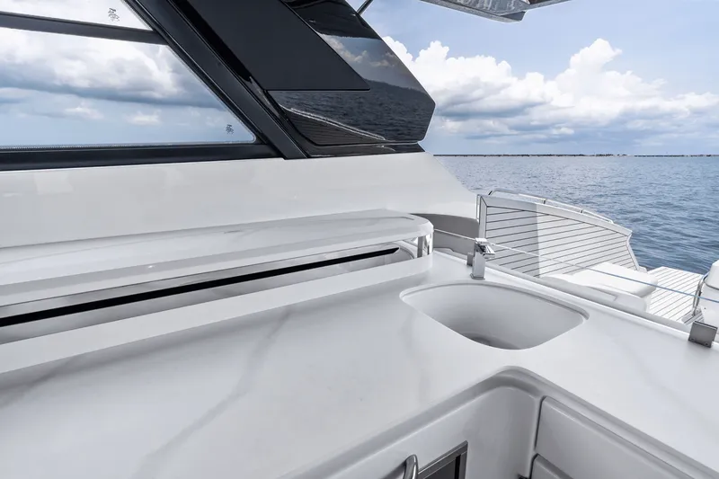 Slide: The Image of Cruisers 50 GLS Outboard 2025 - 48