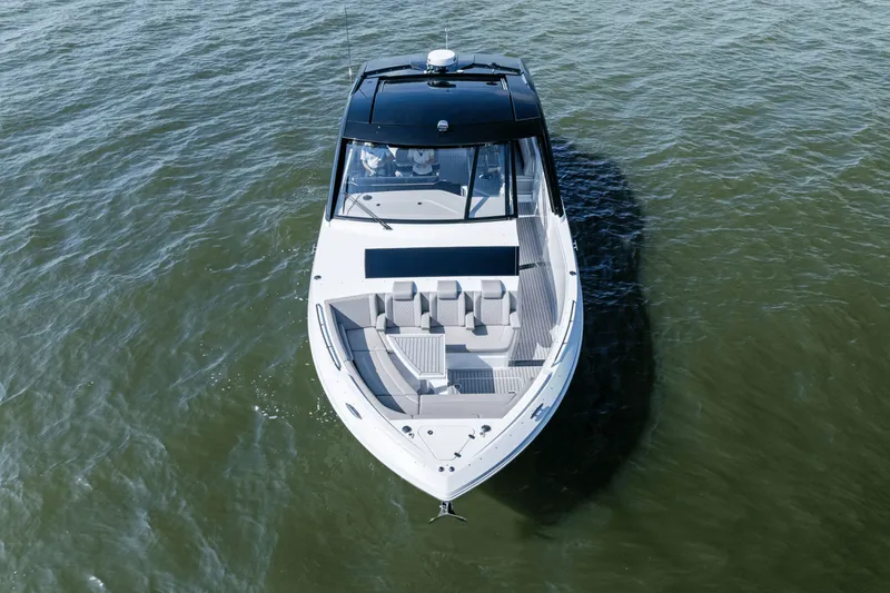 Slide: The Image of Cruisers 50 GLS Outboard 2025 - 5