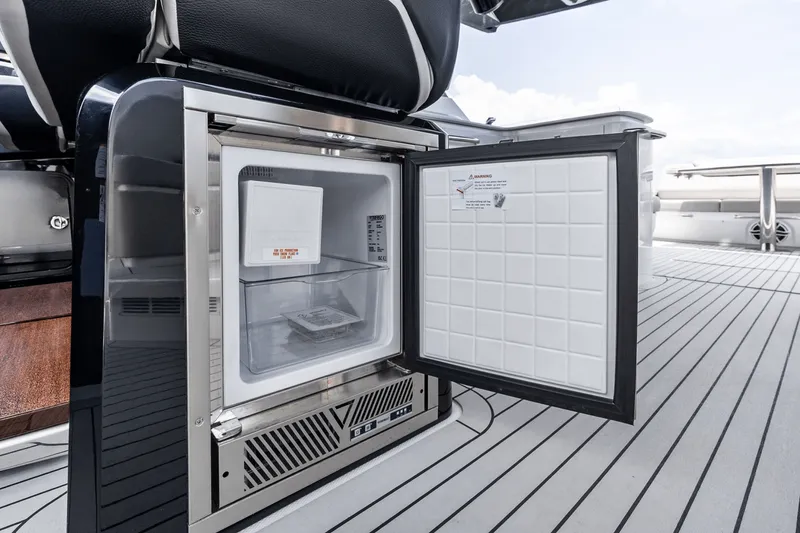 Slide: The Image of Cruisers 50 GLS Outboard 2025 - 58