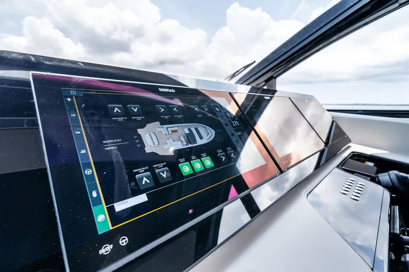 Slide: The Image of Cruisers 50 GLS Outboard 2025 - 61