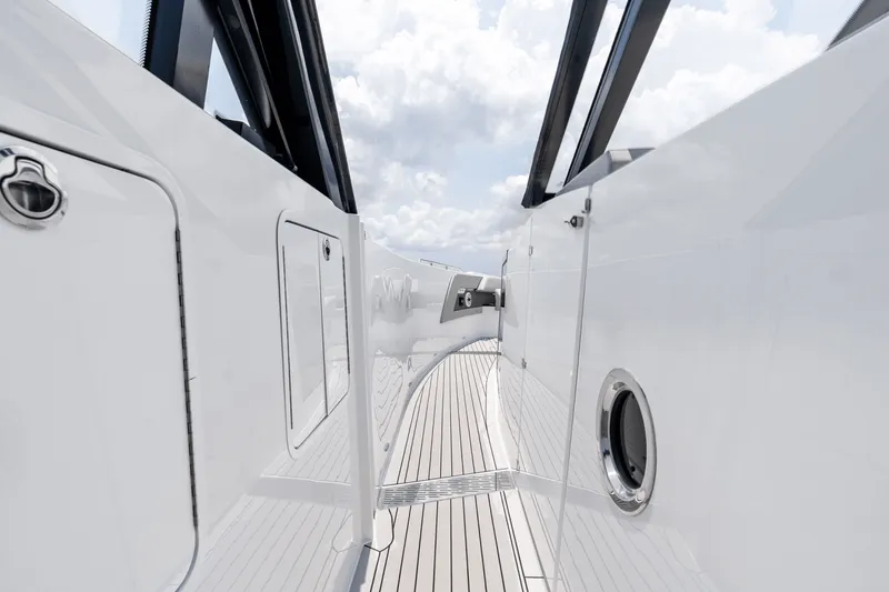 Slide: The Image of Cruisers 50 GLS Outboard 2025 - 63