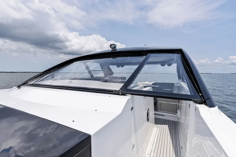 Slide: The Image of Cruisers 50 GLS Outboard 2025 - 73