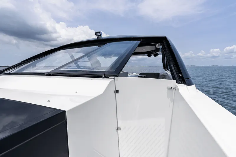 Slide: The Image of Cruisers 50 GLS Outboard 2025 - 74