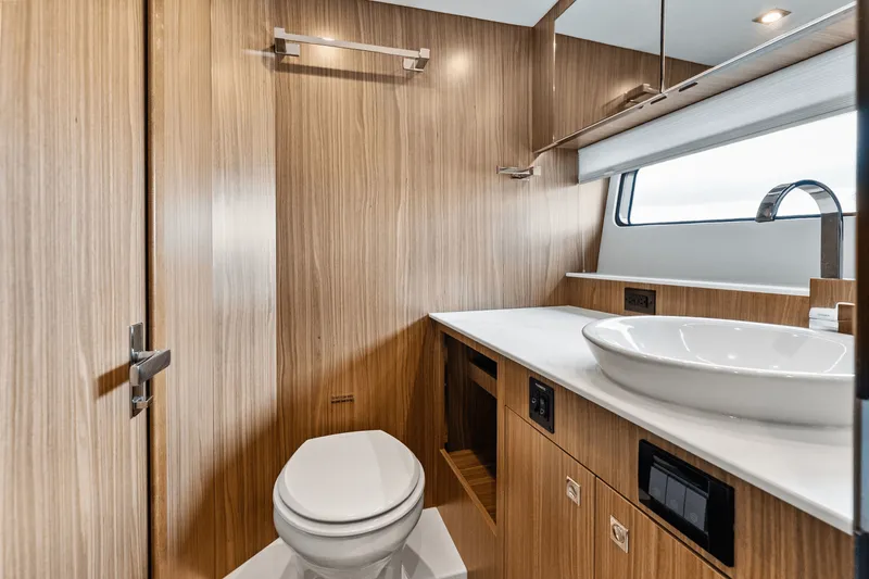 Slide: The Image of Cruisers 50 GLS Outboard 2025 - 77