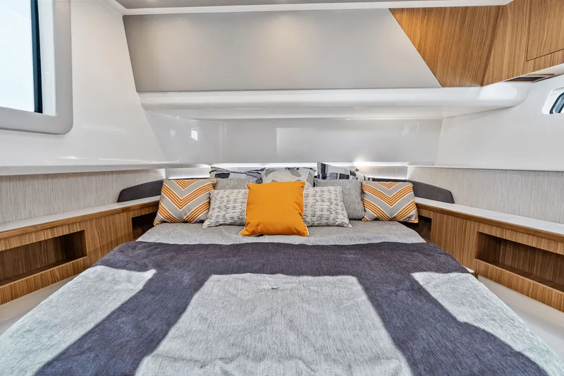 Slide: The Image of Cruisers 50 GLS Outboard 2025 - 78